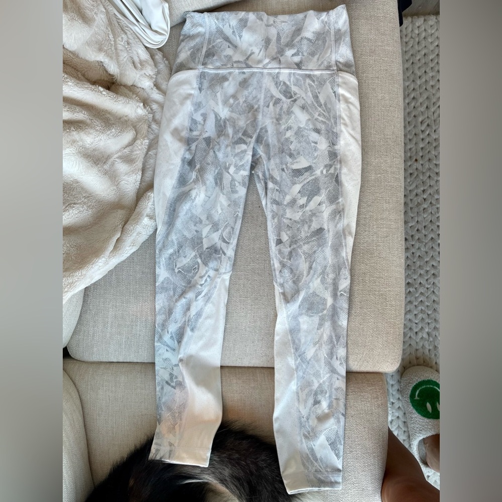 Lululemon graphic running leggings size 6